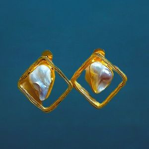 Handmade in India - never worn - beautiful & unique freshwater pearl